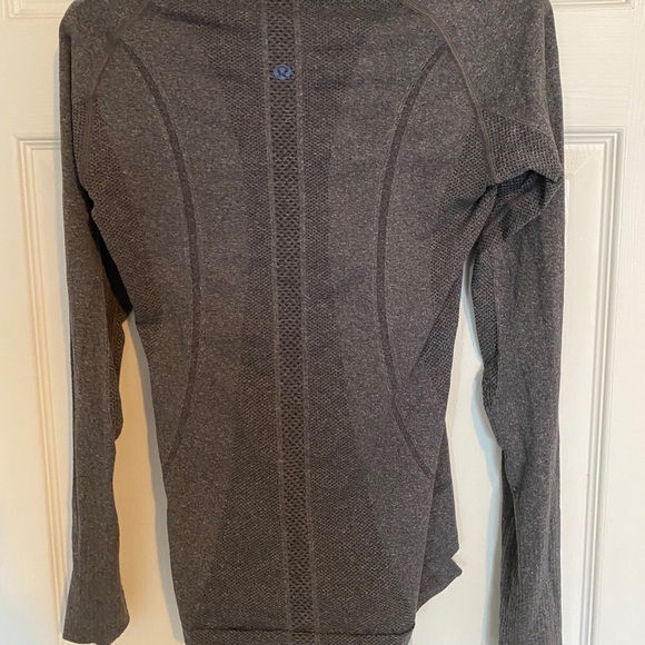 Lululemon Grey Longsleeve Sz 4 - Picture 2 of 3